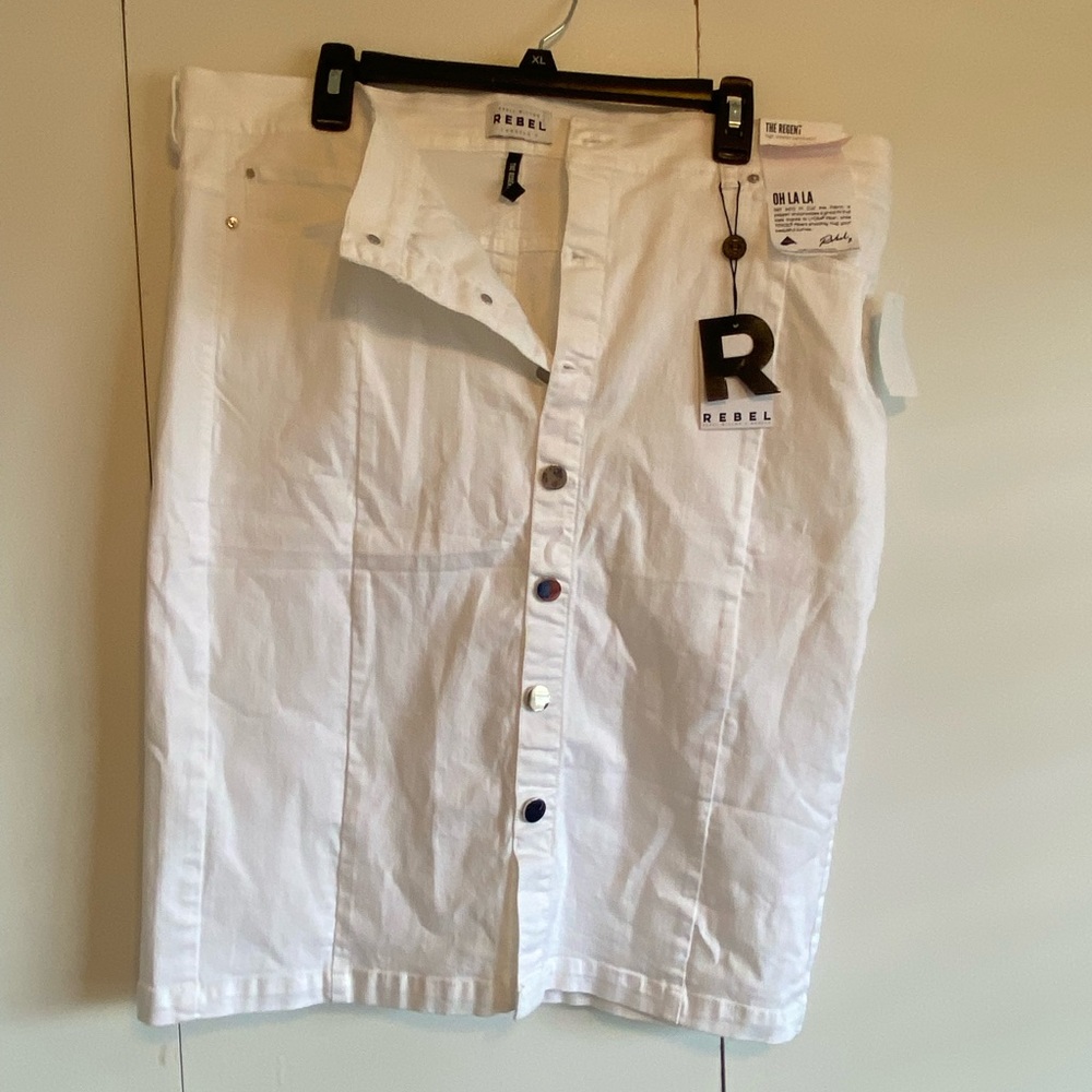 White denim button down skirt!
